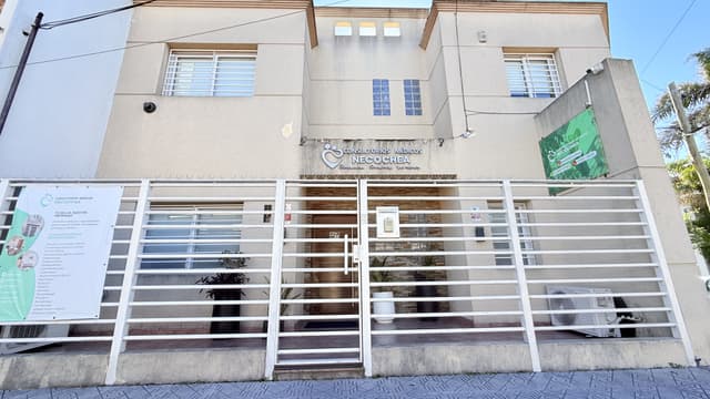 Frente de Consultorios Médicos Necochea, en Necochea 1794, Ramos Mejía