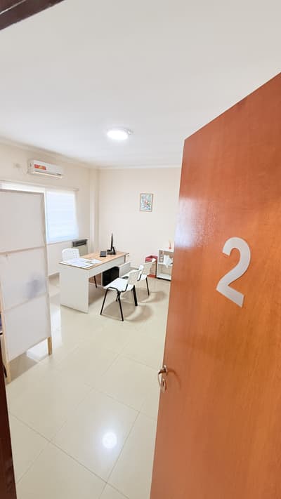Puerta del consultorio 2